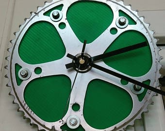 Wall clock made with an old chainring