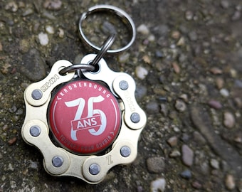 Key chain made from upcycled bicycle chain and a beer cap - 75 years