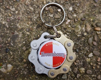 Key chain made from upcycled bicycle chain and a beer cap (Kronenbourg)