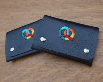 Vegan Minimalist Wallet – Rainbow Pretzel Embroidery – Upcycled & Handmade in Alsace