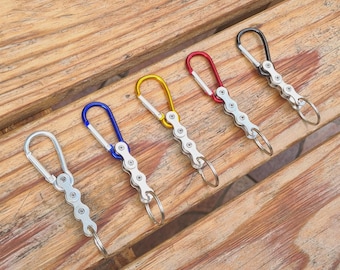 Upcycled Bicycle Chain Keychain with Colorful Carabiner – Eco-Friendly Bike Gift
