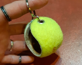 Schlüsselanhänger aus recycelten Tennisbällen