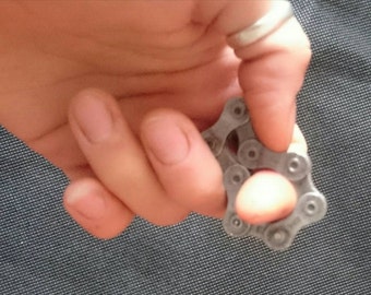 Anti-stress fidget made from a recycled bike chain