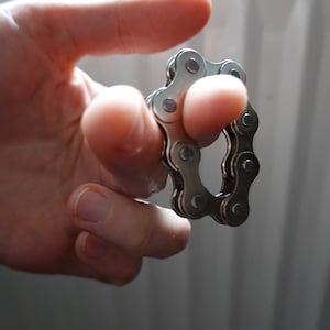 Bicycle chain fodget toy