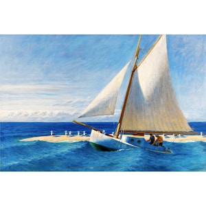 Op de afbeelding: Een witte zeilboot met een wit zeil vaart op een blauwe zee. De boot bevindt zich in de buurt van een klein eiland met witte vogels erop. De lucht is blauw met witte wolken.
