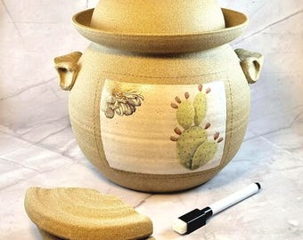 Handgemaakte keramische fermentatiekruik (96 oz) - beige, gouden cactusdecoratie