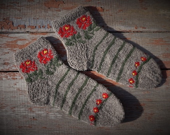 Ready to Ship! Handmade socks/Ladies M/L US7.5-9/39-41/wool socks/Hand Knitted Socks/Scandinavian Socks/Patterned Socks/Gift idea/Lithuania