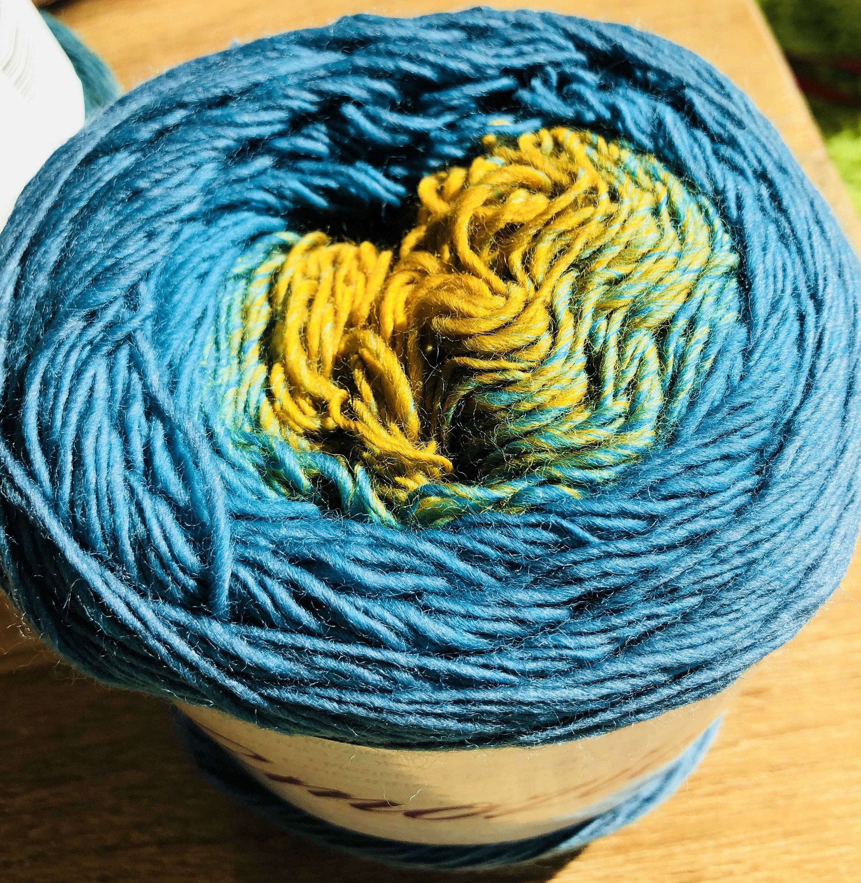 Mondial Emozione - Color Gradient Bobble Pure Wool With 150 Grams / 540 ...
