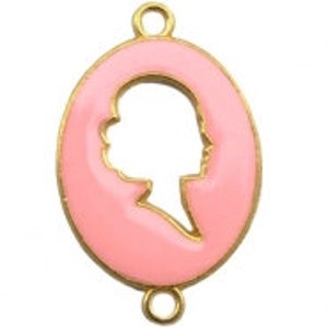 Enamelled camee medallion with 2 eyelets in 5 different colors 39 x 25 mm Peach/Gold