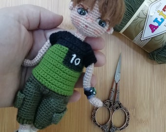 ben10 amigurumi garçon patron/ patron poupée/ pdf patron anglais / tutoriel poupée crochet /poupée peluche/ patron jouet/ patron par Amitopia /