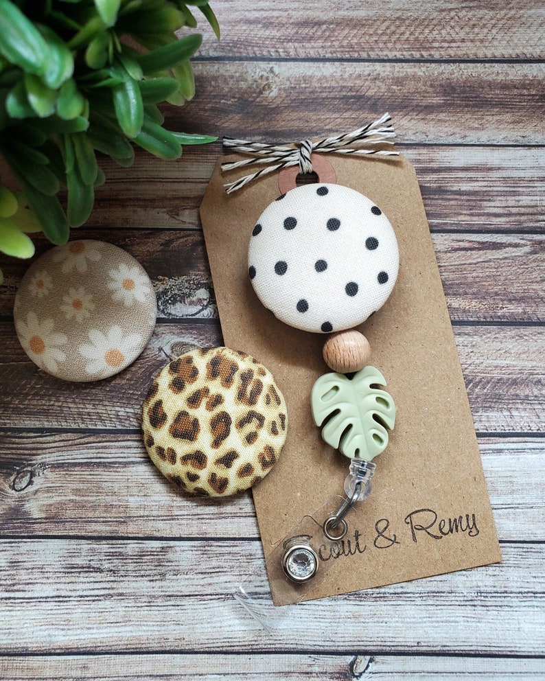 Neutral Boho Leaf Badge Reel, Interchangeable or Standard Option Bild 3