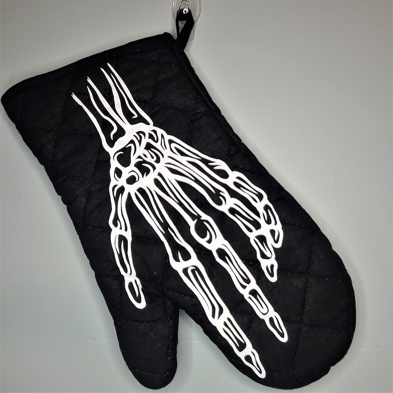 Skeleton Hand Oven Mitt, Gothic Kitchen Decor, Spooky Year Round, Winter Family Gifts, Skull Decor, Black Kitchen, Halloween Cooking image 4