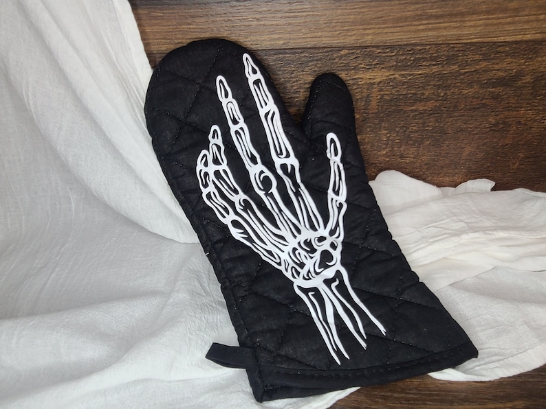 Skeleton Hand Oven Mitt, Gothic Kitchen Decor, Spooky Year Round, Winter Family Gifts, Skull Decor, Black Kitchen, Halloween Cooking image 2