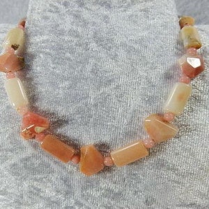 Edelsteinschmuck, Halskette aus hellrosa Andenopal Pinkopal, Unikat, Geschenk, HillaBeads handmade in Germany Bild 1