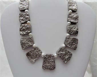 Edelsteinschmuck, Halskette aus Achat im Cleopatra-Stil silberbedampft, Unikat, Geschenk, HillaBeads handmade in Germany