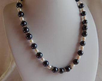 Elegant necklace made of shell pearls anthracite 10 mm, SWZP 8 x 6 mm, magnet, length 49 cm Unique gift HillaBeads handmade in Germany