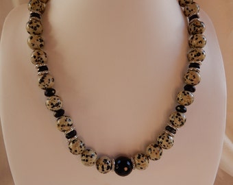 Halskette aus Dalmatinerjaspis mit schwarzem Onyx, Geschenk, Muttertag, Unikat handmade in Germany