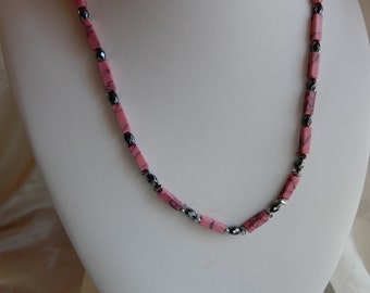 Pink jewelry set consisting of necklace and bracelet: Howlite rods 12 x 4 mm with black hematite beads Unique gift HillaBeads handmade in Germany