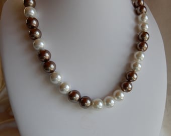 SET: Lush shell core pearl necklace 10 mm in taupe and white with bracelet 8 mm with magnet Unique gift HillaBeads handmade in Germany