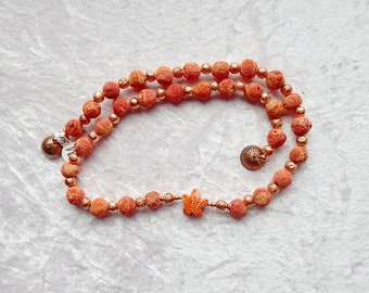 Orangerot, Edelsteinschmuck SET: Koralle (Apfelkoralle) mit rvg Zwischenteilen, Unikat, Geschenk, HillaBeads handmade in Germany