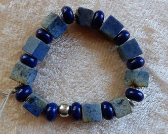 Elegant bracelet made of lapis lazuli in cube and pearl shape on elastic thread, healing stone, unique, gift, handmade in Germany