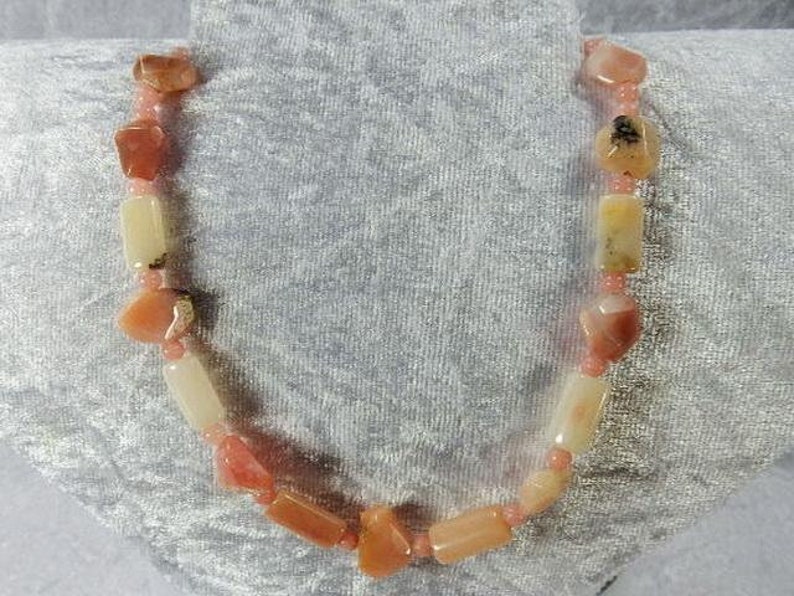 Edelsteinschmuck, Halskette aus hellrosa Andenopal Pinkopal, Unikat, Geschenk, HillaBeads handmade in Germany Bild 2