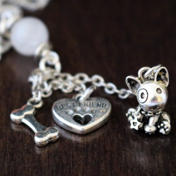 Chiot avec Eye Spot Car ou Home Hanging Charm Silver Plaqué Bull Terrier Puppy, Tibetan Silver Best Friend Paw Print, Dog Bone, White Jade