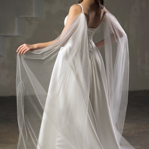 Detachable bridal Wings cape Bride Plain wedding tulle wings Shoulder long capelet Glitter pearl train
