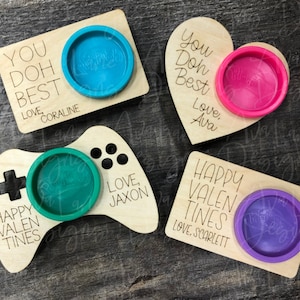 Scored Valentines Doh Inhaber Bundle, 8 SVG, Valentinskarten aus Holz, Laser geschnittene Valentinsgrüße, Schulgeschenke, Glowforge Laser Cut-Dateien, SVG-Dateien