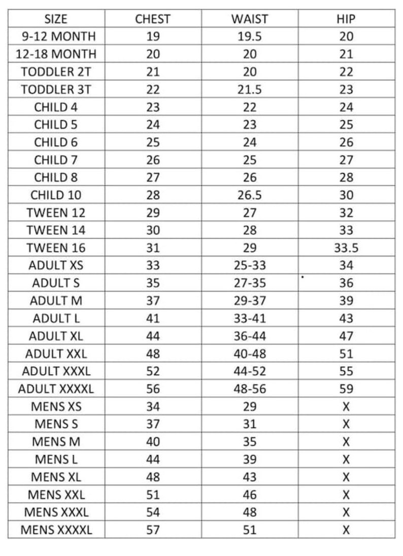 Op de afbeelding: Maattabel voor kleding met metingen in inches voor borst, taille en heup. De maten omvatten 9-12 maanden, 12-18 maanden, peuter 2T, peuter 3T, kind 4, kind 5, kind 6, kind 7, kind 8, kind 10, tween 12, tween 14, tween 16, volwassene XS, volwassene S, volwassene M, volwassene L, volwassene XL, volwassene XXL, volwassene XXXL, volwassene XXXXL, heren XS, heren S, heren M, heren L, heren XL, heren XXL, heren XXXL, heren XXXXL.
