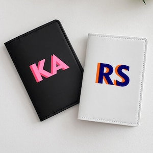 Gepersonaliseerde paspoorthouder bagagelabel, monogram initiaal paspoortbeschermhoes, leren paspoortetui en bagagelabel, bruidsfeestcadeaus