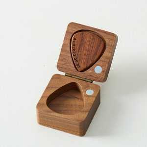 Personalized Guitar Pick Case, Solid Wood Picks Box, Custom Plectrum Holder, Gift for Dad, Best Gift for Guitar Player, father&#39;s day gift