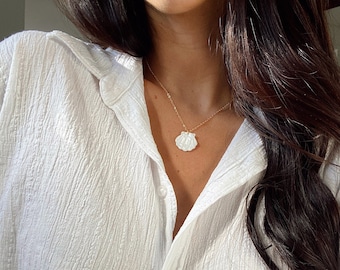 Mother of Pearl Seashell Pendant Necklace