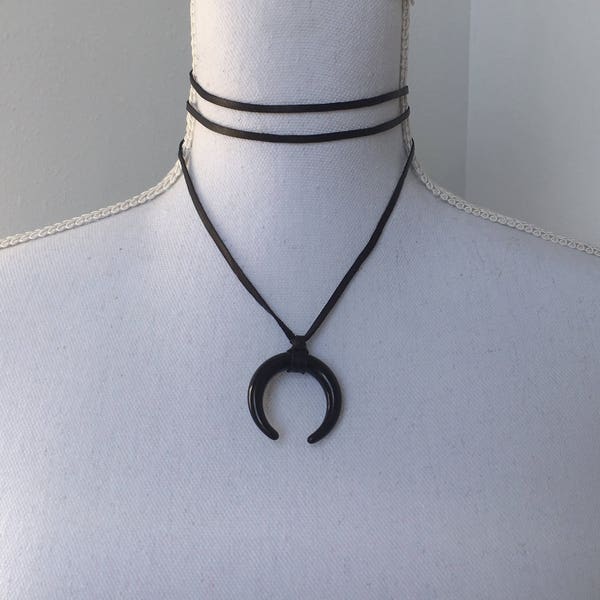 Black or White Crescent Horn Wrap Choker Necklace. NEW: Pink or Brown or Black Swirl Horn