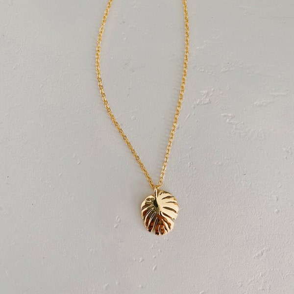 Silk Necklace Palm Floral with Heart Charm main image 0
