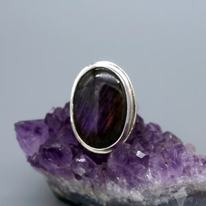 Flashy Purple Labradorite Big Silver Ring image 3