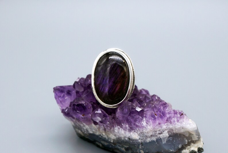 Flashy Purple Labradorite Big Silver Ring image 4