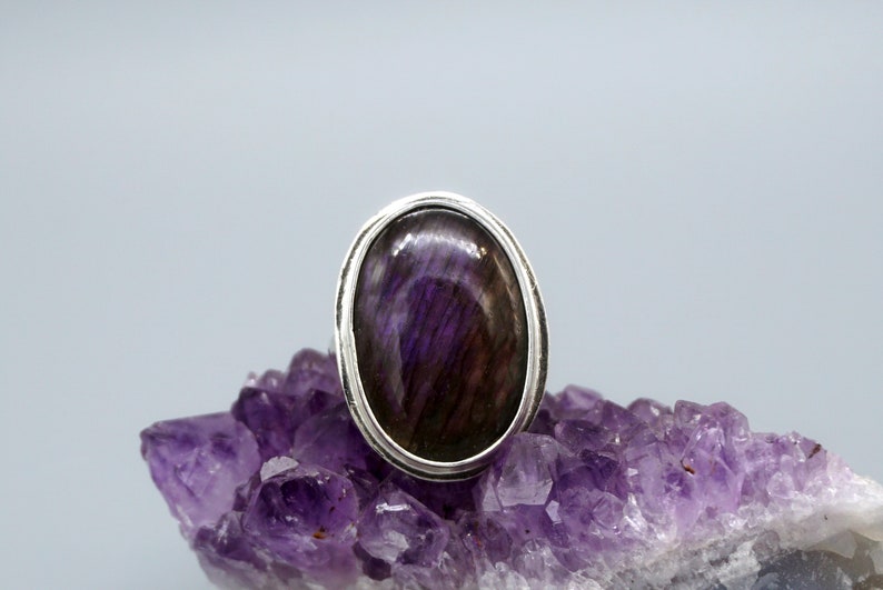 Flashy Purple Labradorite Big Silver Ring image 5