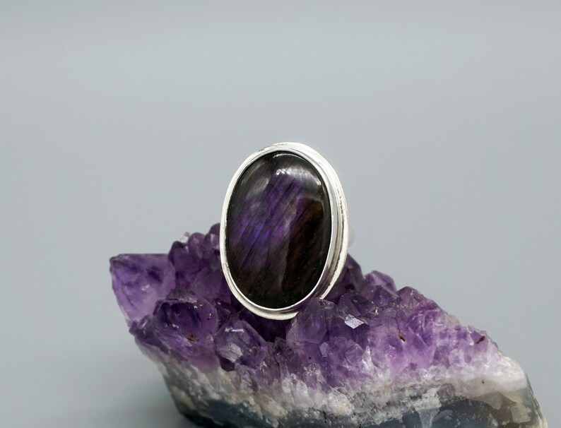 Flashy Purple Labradorite Big Silver Ring image 7