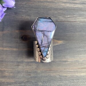 Flashy Lavender Labradorite Big Silver Ring image 10