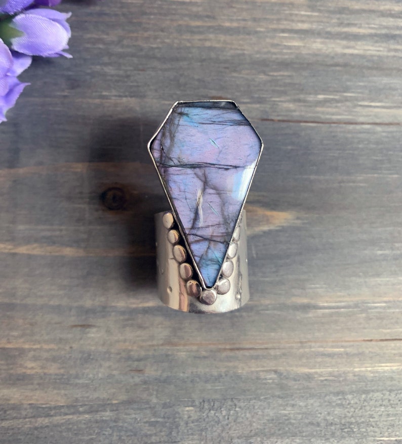 Flashy Lavender Labradorite Big Silver Ring image 10