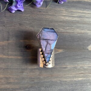 Flashy Lavender Labradorite Big Silver Ring image 4