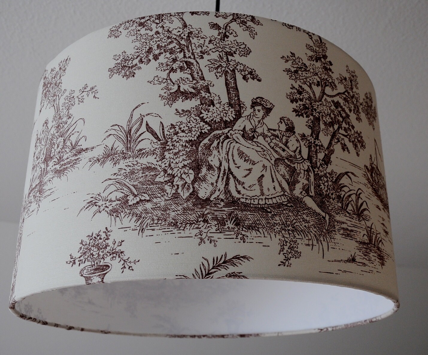 Abat-jour Festonné Toile De Jouy Taupe – Douille E27 – Fait Main – Neuf
