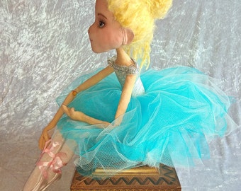 Muñeca de arte de bailarina hecha a mano: vestido de ballet azul, muñeca de trapo articulada