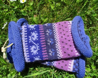 Gestrickte Pulswärmer - Armstulpen in starkrn lila Farben und nordischen Fair Isle Mustern