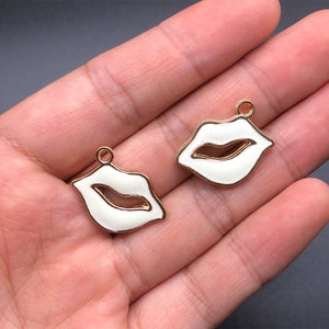 21x24mm Vintage Gold Tone Alloy Enamel Women Lips Pendant Charm Necklace Accessories Jewelry Findings Handmade DIY For Earring