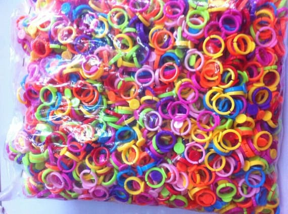 100 Mixed Color Plastic Adjustable Kids Ring Blank Findings GLUE ON Base  9mm Pad