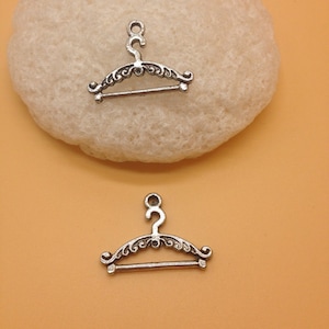 SELL 20pcs 18x23mm antique silver cloth hanger pendants charms