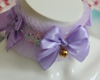 Pré-fabricado - Coleira de brincar para gatinhos - Rainbow Love - gargantilha pequena ddlg com laço e sino - equipamento fofo kawaii rosa pastel para animais de estimação da Nekollars