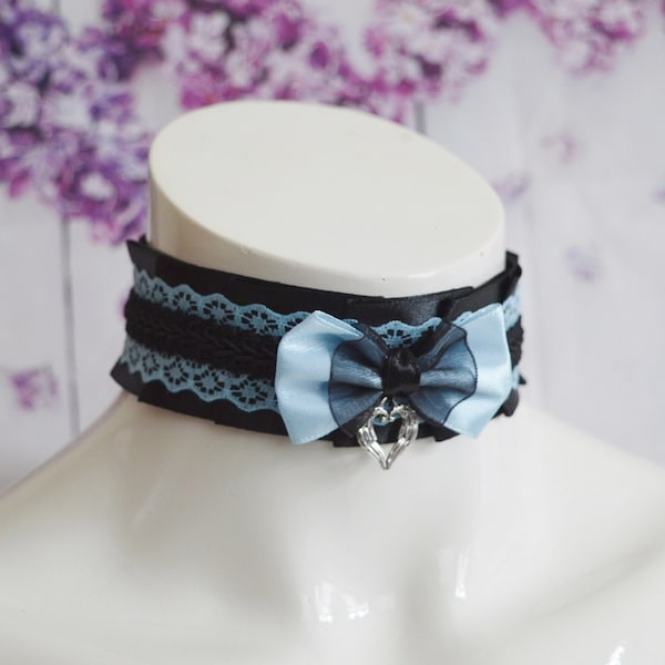 Gargantilla Lolita gótica prefabricada - Kleora - Black & Blue- Collar victoriano de cuello steampunk - gargantilla de encaje de satén lolita de fantasía - por Nekollars